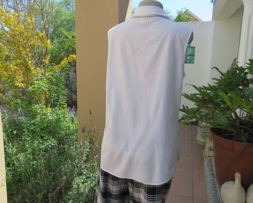 Snow white sleeveless summer top.Button down with shirt collar.By WOOLWORTHS size 38/14.As new.
