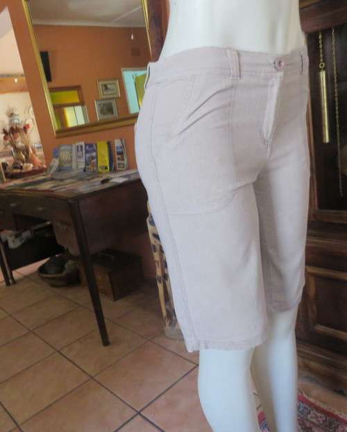Stone colour linen-cotton blend knee length boardshorts size 32.As new