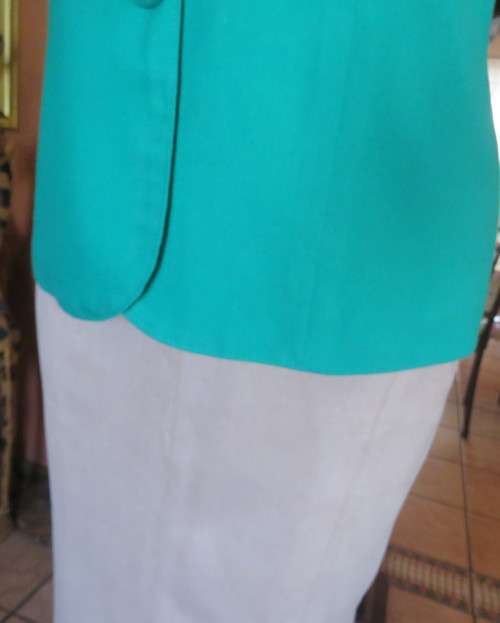 Smart collarless V neck short sleeve forest green jacket/top size 38/14.In polycotton.4 button close