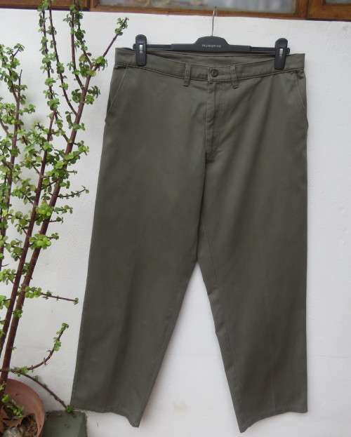Men`s coffee colour Chino pants in pure cotton size 36.Inner leg 78cm.Flat front.Very good con.