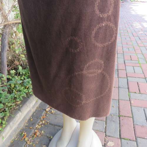 Bandless ANNA PIA size 44/20 brown corduroy A-line skirt. Embroidery on front left. New condition