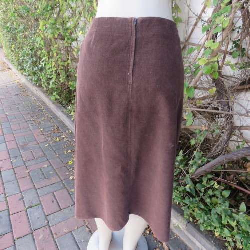 Bandless ANNA PIA size 44/20 brown corduroy A-line skirt. Embroidery on front left. New condition
