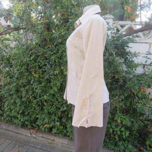 Royal cream button down long angel sleeve top with V and collar size 34. In 100% cotton.As new