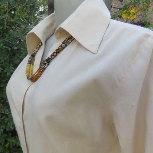 Royal cream button down long angel sleeve top with V and collar size 34. In 100% cotton.As new
