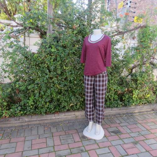 Stunning embellished mottled maroon slip over top by ATMOSPHERE size 34/10. New condition.