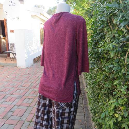 Stunning embellished mottled maroon slip over top by ATMOSPHERE size 34/10. New condition.
