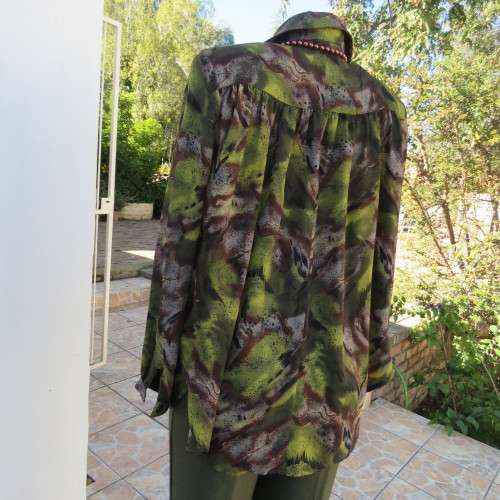 Impressive wide cut size 36/12 long sleeve top patterned in browns/greens. Gathered yokes.As new.