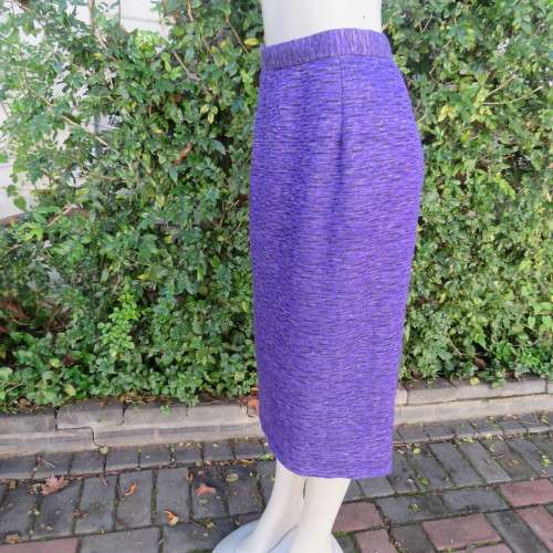 Stunning violet/black mottled look woven jersey fabric pencil, fully lined skirt size large 38/14.