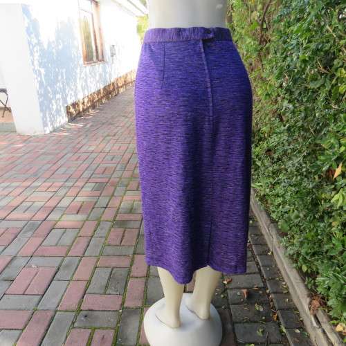 Stunning violet/black mottled look woven jersey fabric pencil, fully lined skirt size large 38/14.