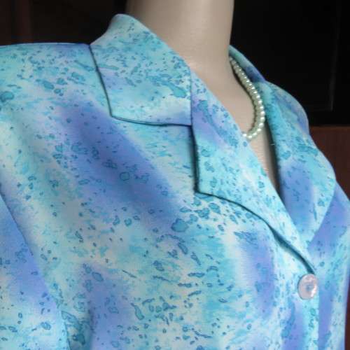 Stunning soft silky button down short sleeve top in medley of blue colours. Size 42/18. By TUNG TAI.
