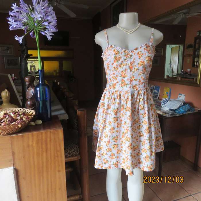 Cool pale blue dress with crimson posies in stretch cotton. Adjustable straps. Size 38 by VILIAN.