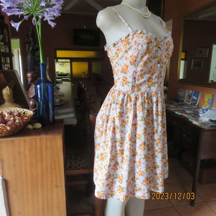 Cool pale blue dress with crimson posies in stretch cotton. Adjustable straps. Size 38 by VILIAN.
