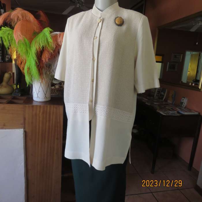 Ultra smart rich cream IBERIS size 38 long top double front. Poly-viscose.High neck. As new