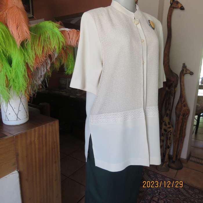 Ultra smart rich cream IBERIS size 38 long top double front. Poly-viscose.High neck. As new