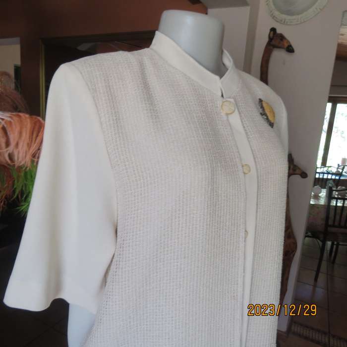 Ultra smart rich cream IBERIS size 38 long top double front. Poly-viscose.High neck. As new