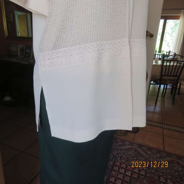 Ultra smart rich cream IBERIS size 38 long top double front. Poly-viscose.High neck. As new