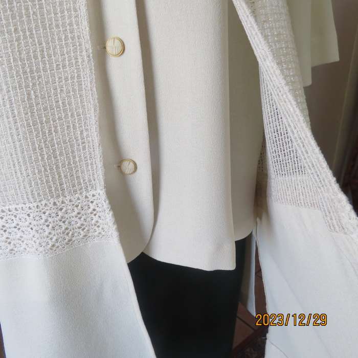 Ultra smart rich cream IBERIS size 38 long top double front. Poly-viscose.High neck. As new