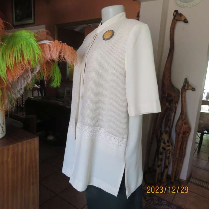 Ultra smart rich cream IBERIS size 38 long top double front. Poly-viscose.High neck. As new