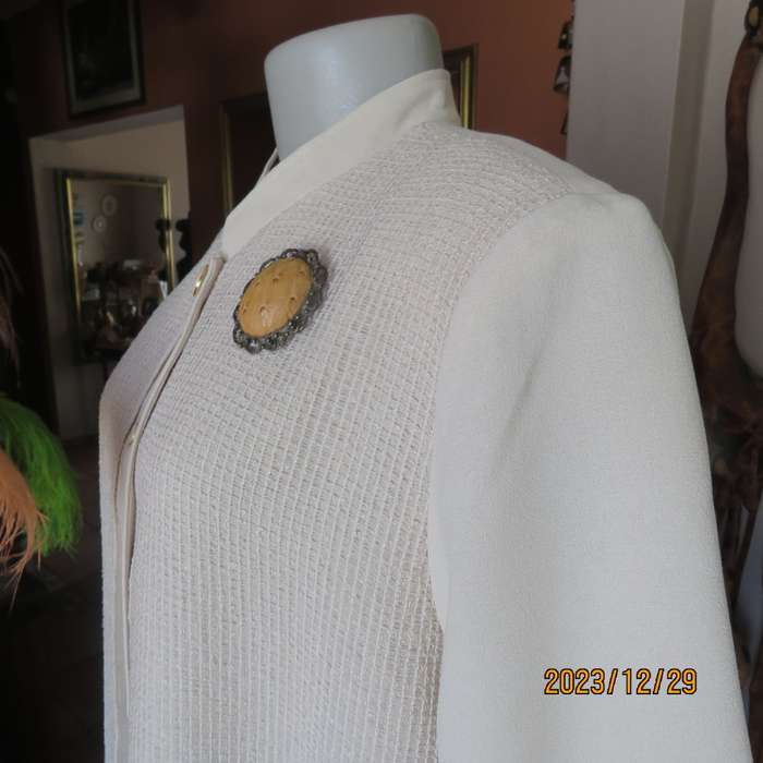 Ultra smart rich cream IBERIS size 38 long top double front. Poly-viscose.High neck. As new