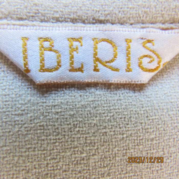 Ultra smart rich cream IBERIS size 38 long top double front. Poly-viscose.High neck. As new