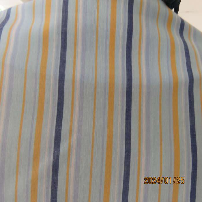 Elongate your figure in this striped 2 pc vintage outfit. Pencil skirt/loose fit button down top. 36