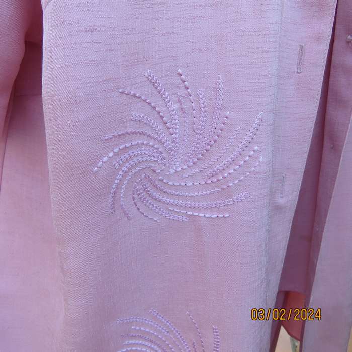 Up the luxe with this 3 pc rose pink ensemble by CAVIAR size 40. Comfy pants, sleeveless top, jacket