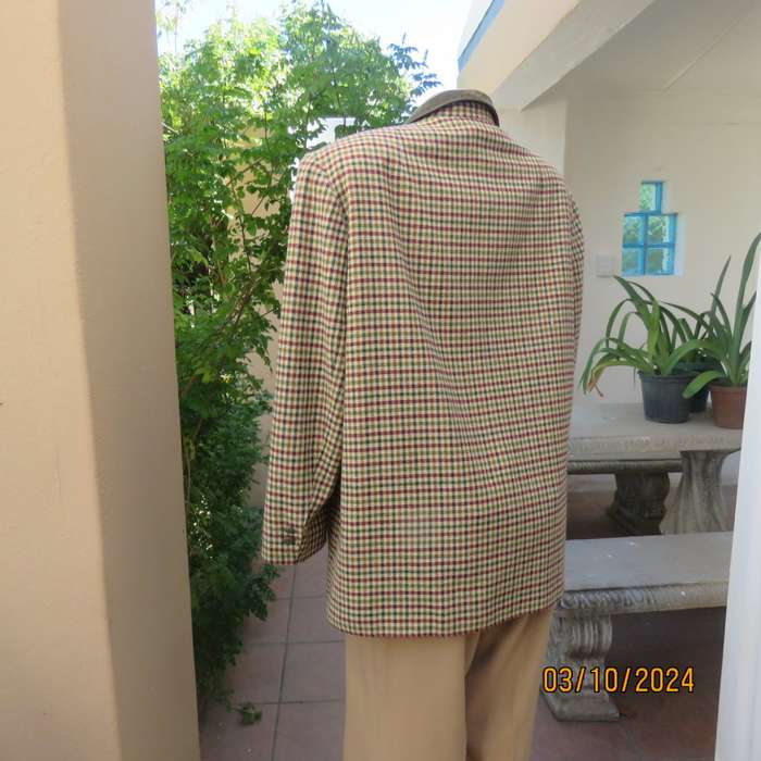 Warm vintage long sleeve lined cream/green/burgundy check wool blend jacket. Size 44 to 46.