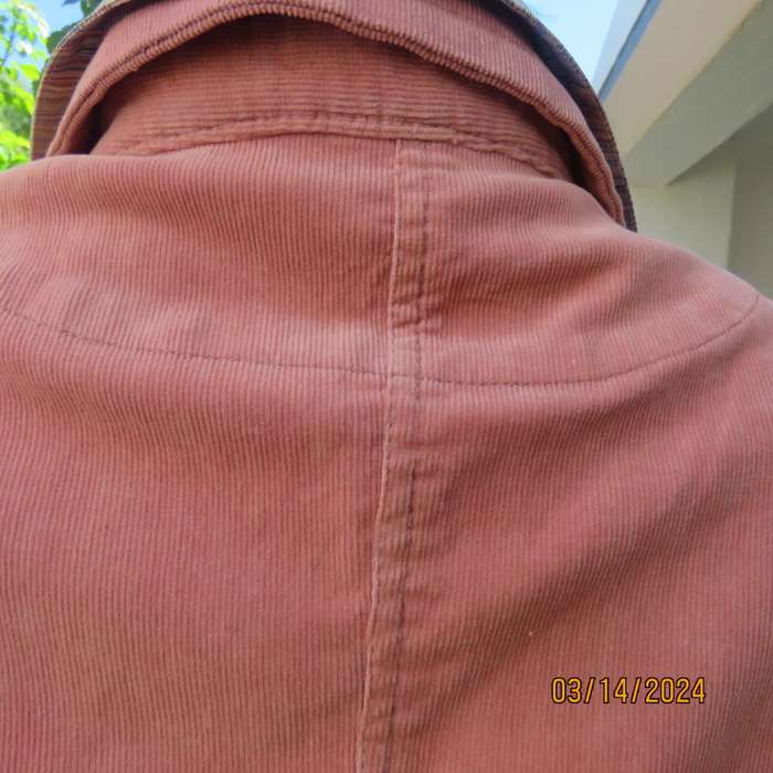 Corduroy stretch cotton styled salmon oink sleeveless waistcoat. Open collar. 2 pockets.Size 34/10