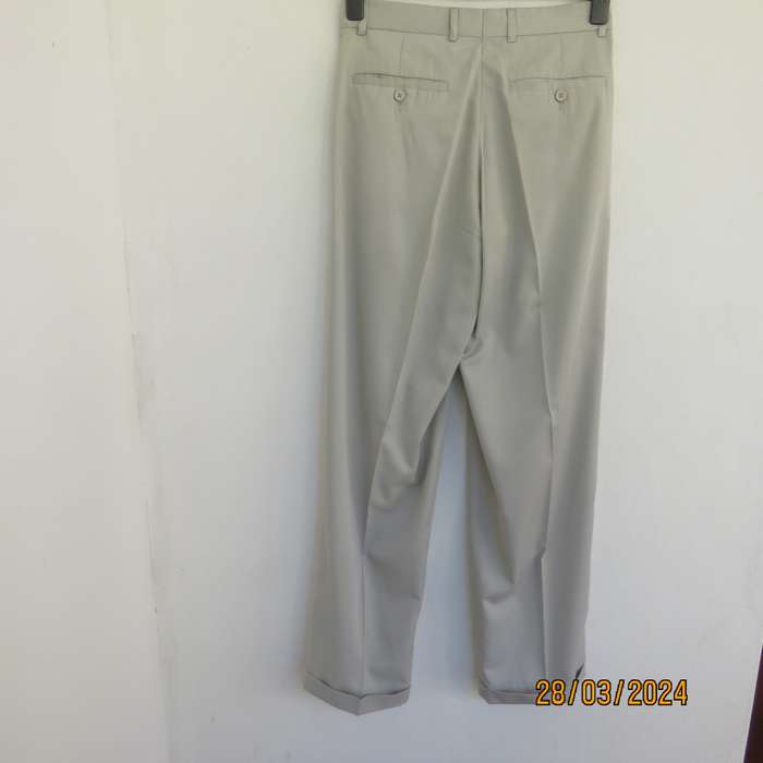 Very smart beige men`s pants with pleated front. Size 30 by ZEE`S Collection. New cond.