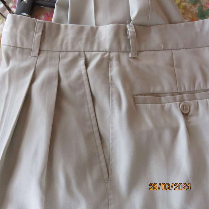 Very smart beige men`s pants with pleated front. Size 30 by ZEE`S Collection. New cond.