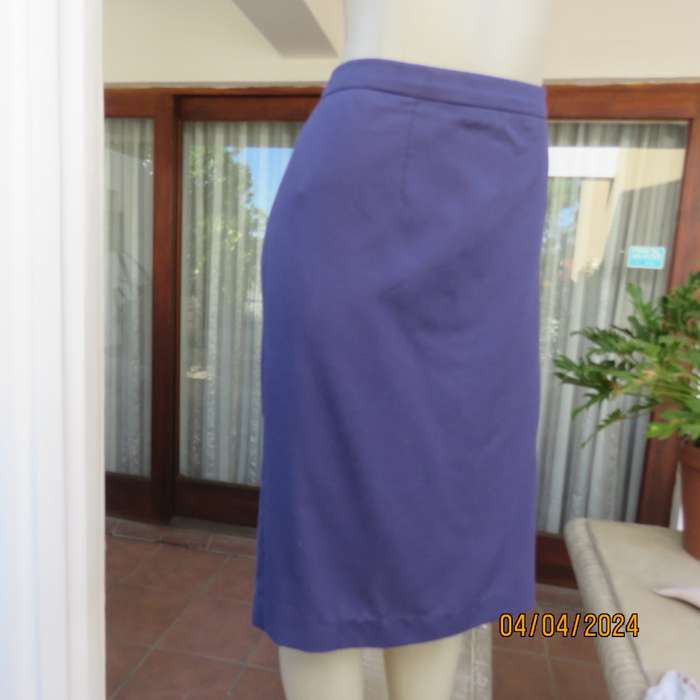Smart indigo blue 2 pc pencil skirt-open hanging short sleeve jacket. Boutique made size 40.As new