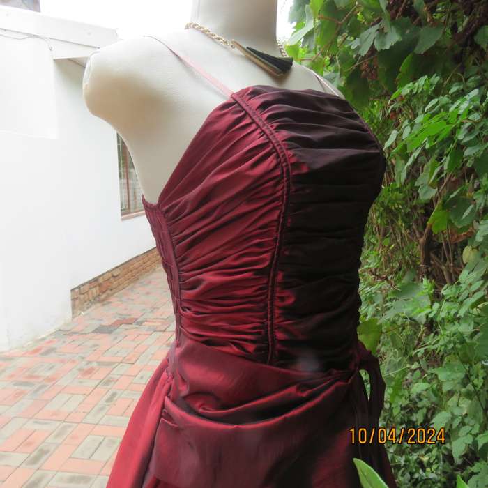 Chic garnet red polyester satin dress. Ruched top front. Skater skirt. Size 36.