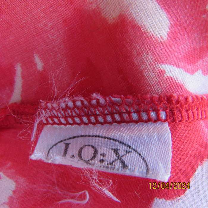 Sweet white fine cotton dress with bold crimson flowers and shoulder straps. Size 30/6. As new cond.