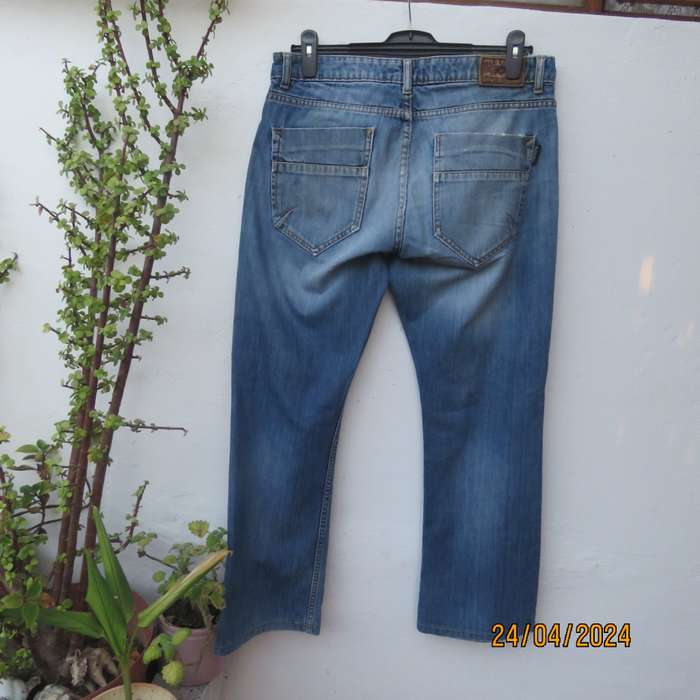 High quality OLD KHAKI distressed look Men`s jeans size 34. In 100% cotton. Very good cond.