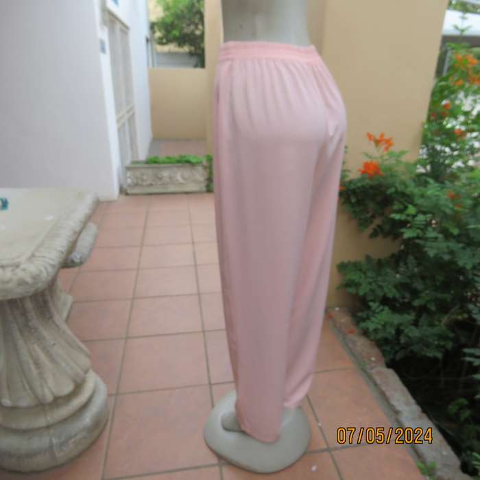 Amazing 2 pc salmon pink textured polyester pants/jacket outfit. Size 38. Jacket emb. organza fronts