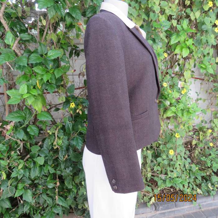 As new wool blend brown jacket with herringbone pattern size 32.34 by MANHATTAN. Fully lined.
