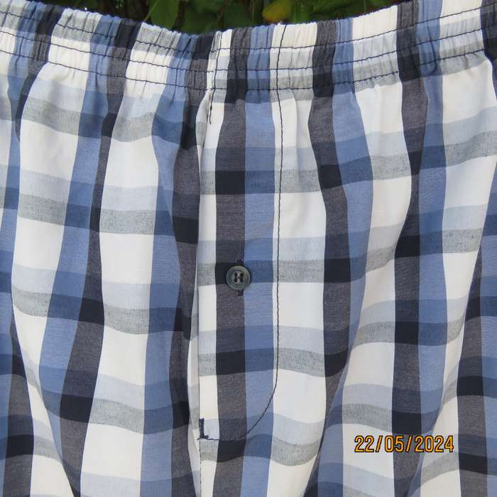 Men`s short pajama pants in blue-white check. Elasticated waist. Size XXL 125cm hip. By BODYLINE
