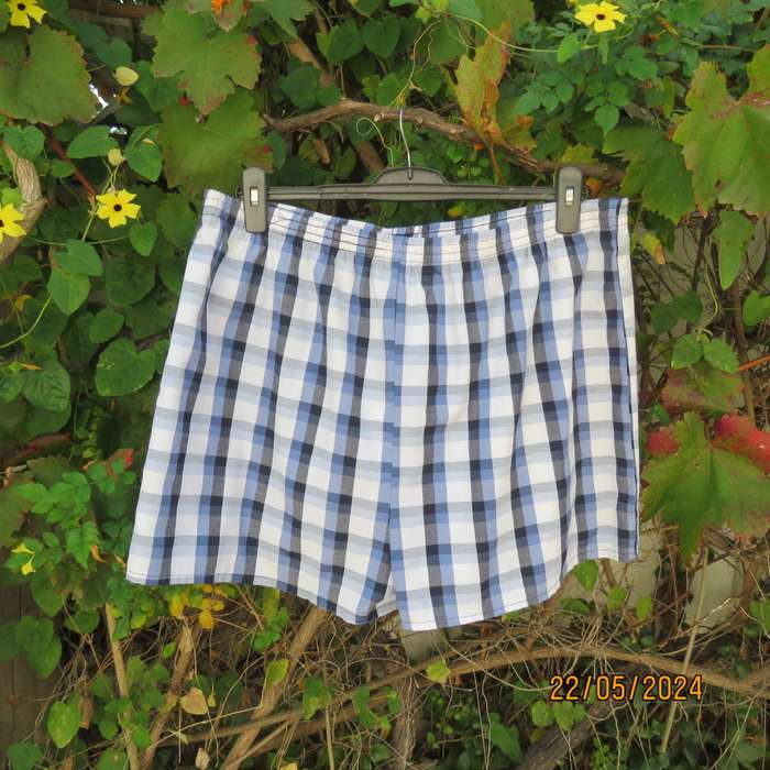 Men`s short pajama pants in blue-white check. Elasticated waist. Size XXL 125cm hip. By BODYLINE