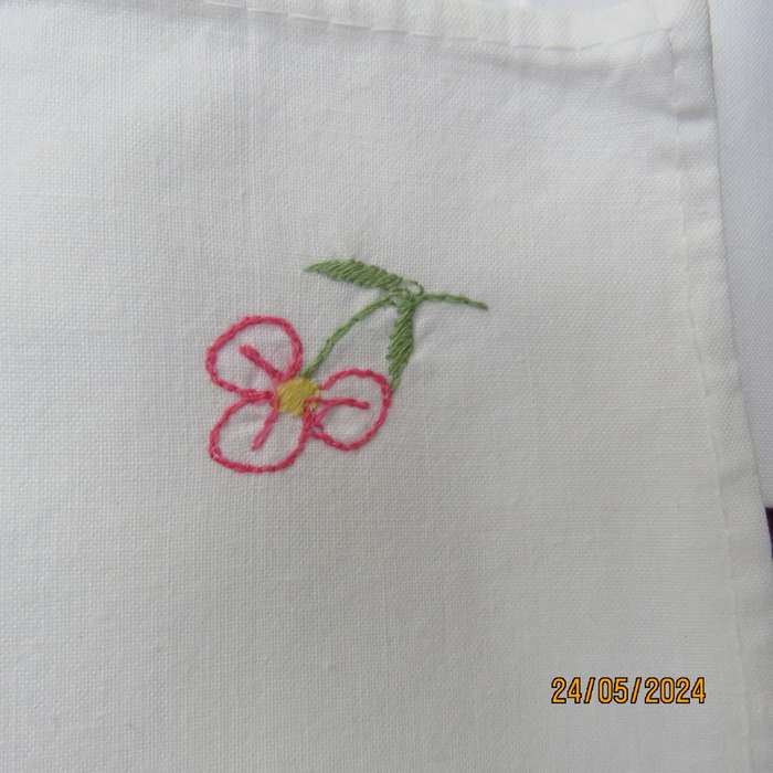 Set of 6 vintage handmade linen serviettes for serving tea/coffee. 26cm x 24cm.Pink/green flower emb