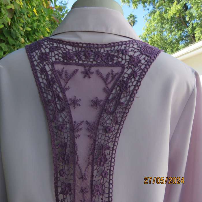 Versatile purple polycotton decorative lace top. By BELLEZZA SIGNORA size 36 best fit. As new.