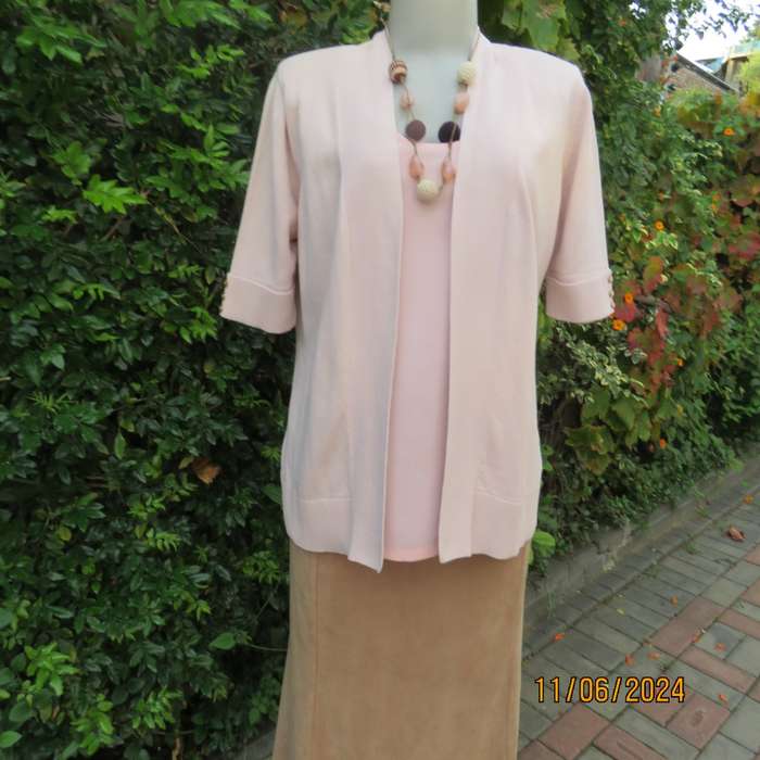 Timeless cotton knit rich cream short cuffed sleeve open front top/jacket. Size 36. As new