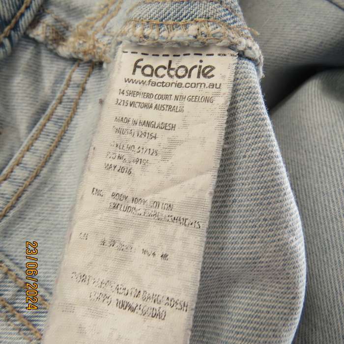 Chic light blue denim mini jean paneled button down skirt by FACTORIE Australia. Size 32/34. New con