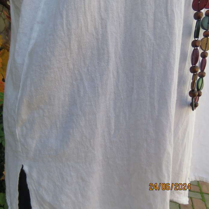 Snow white long button down creased cotton  top with open collar. Size 40. New cond.