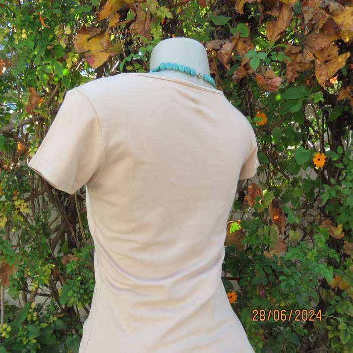 KELSO wheat colour capped sleeve T Shirt size 32. In stretch cotton. Long length.