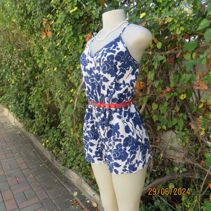 Summer romper in white with bold navy flowers. Elasticated waist. Size 36 by SHEIN. Brand new cond.