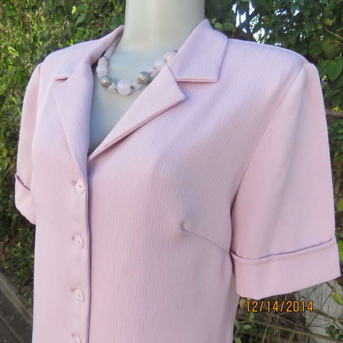 Boutique made lavender short sleeve top-jacket. Vertical textured polyester, Size 37