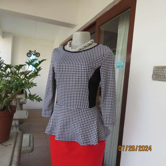 WWW peplum style houndstooth  long sleeve top-blacl inlays..Size 30