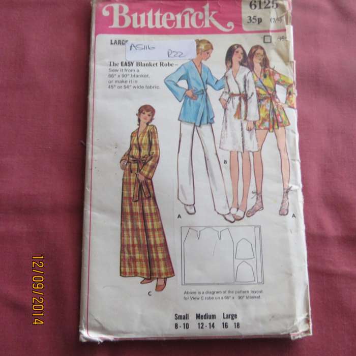 Sewing pattern for easy blanket robe in small, medium and large. By BUTTERICK 6215. Good condition.