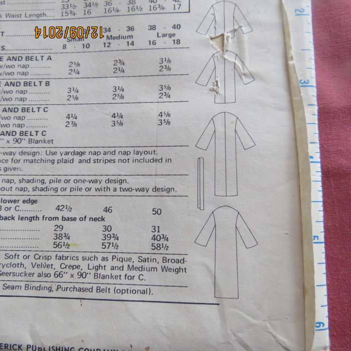 Sewing pattern for easy blanket robe in small, medium and large. By BUTTERICK 6215. Good condition.