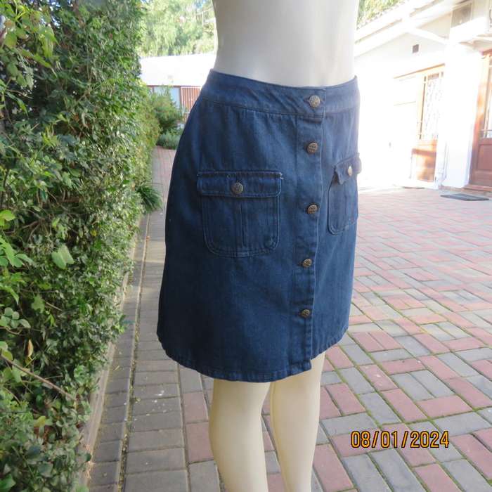 Button down blue jean knee length skirt in polycotton denim. Size 36. Front pockets. As new